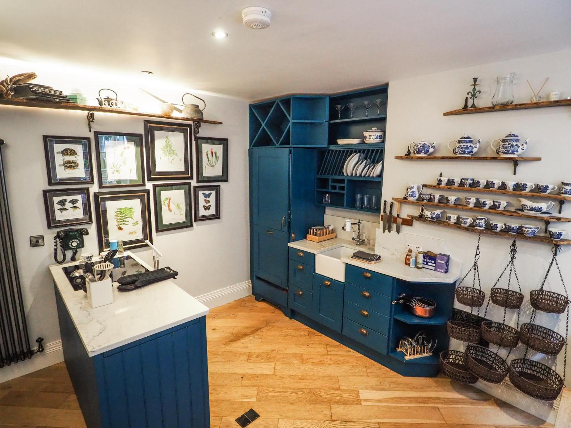 Apartament Alluring Flat In