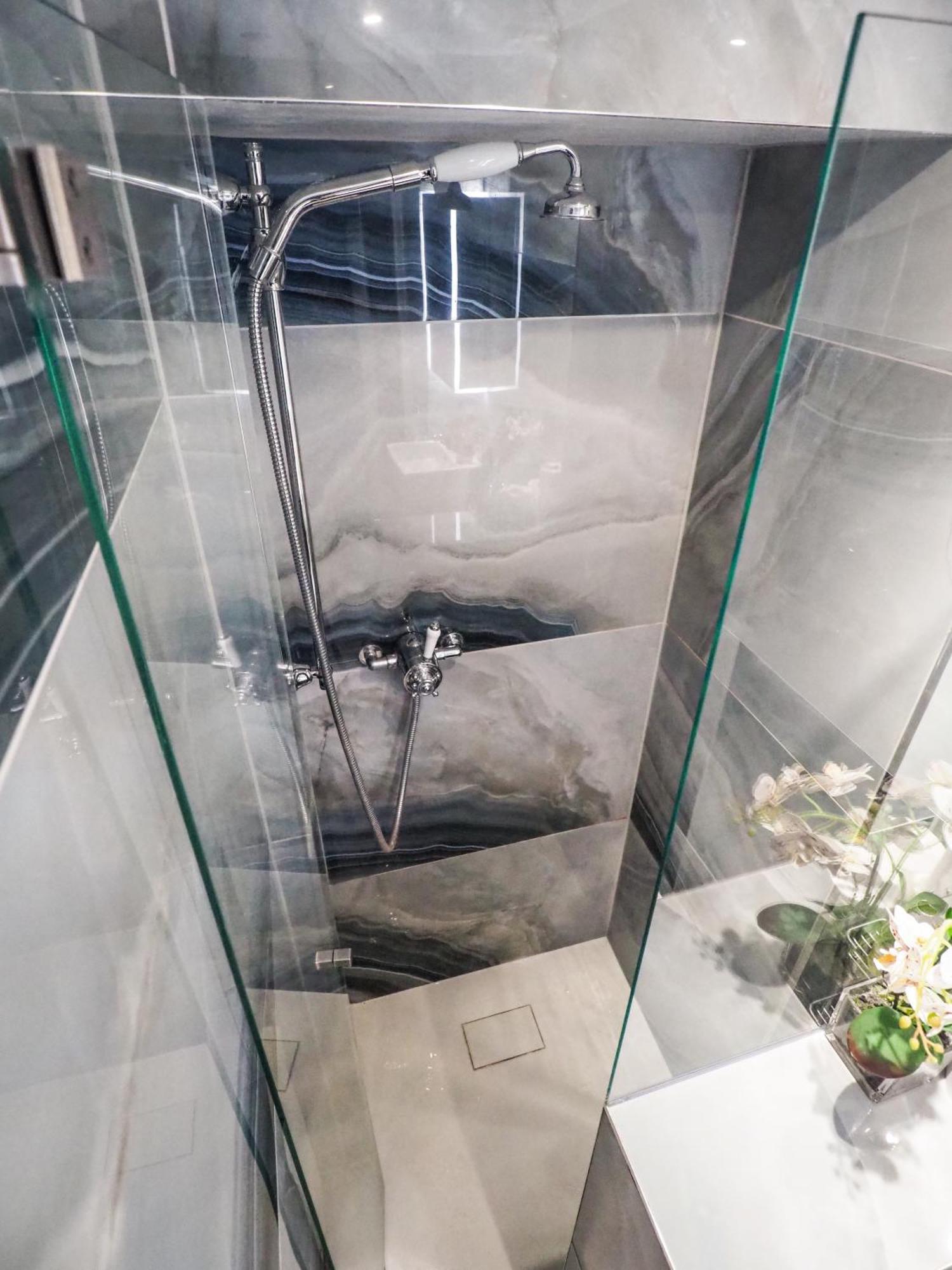 Apartament Alluring Flat In *